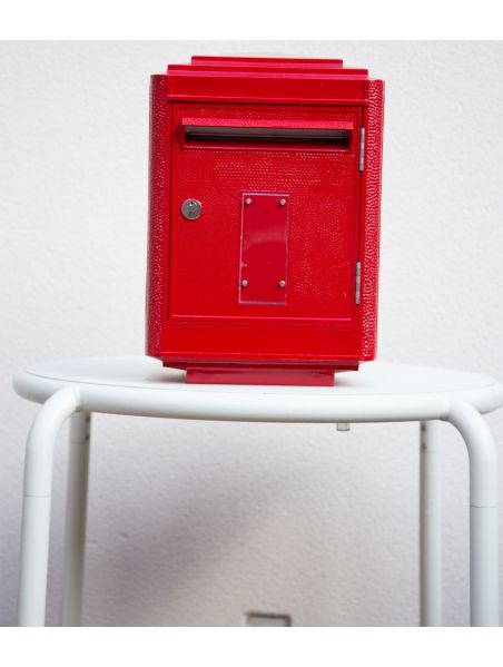 boîte aux lettres rouge